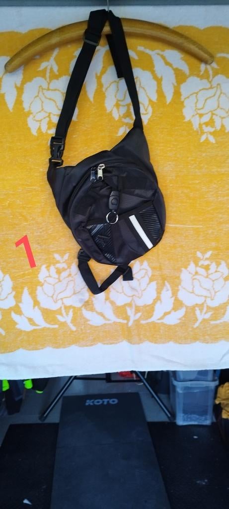 Sacs à hanches Legs 2 modèles de 1 chacun disponibles, Enlèvement, Neuf