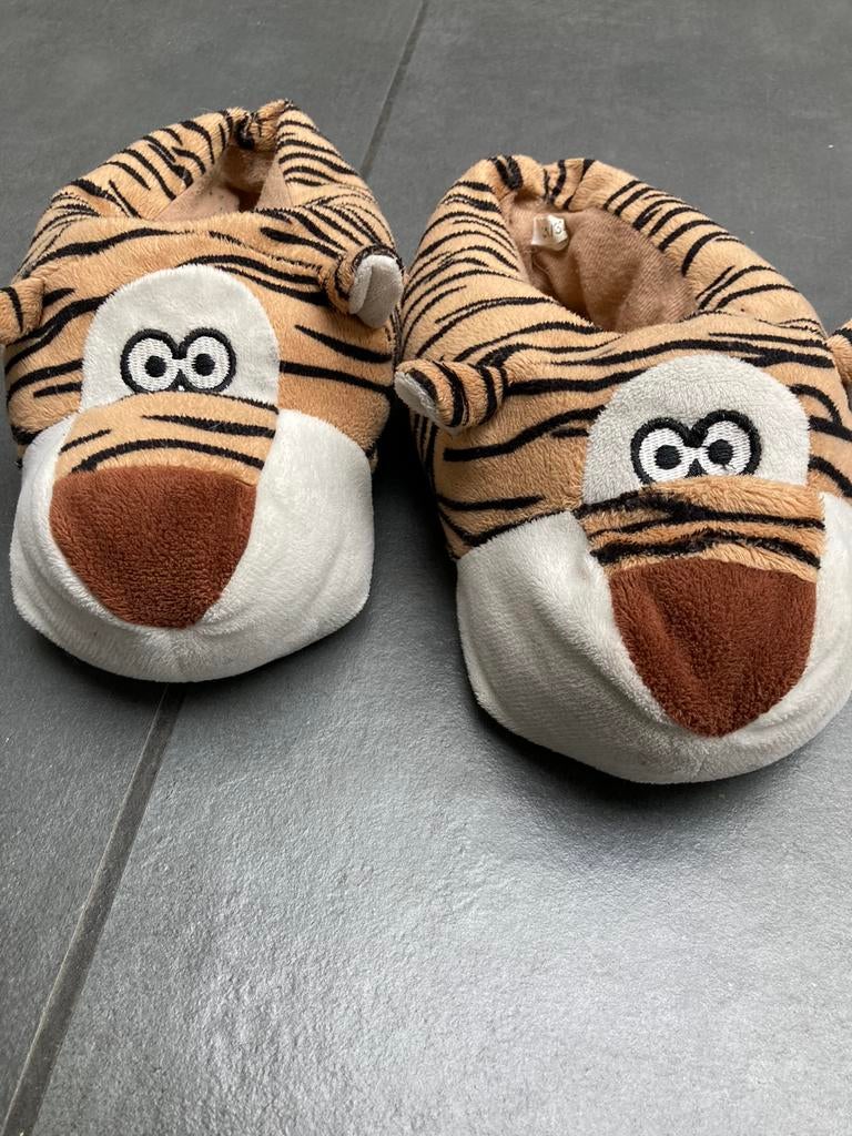 249: Kinderpantoffels maat 31/32 tijger, Enlèvement ou Envoi