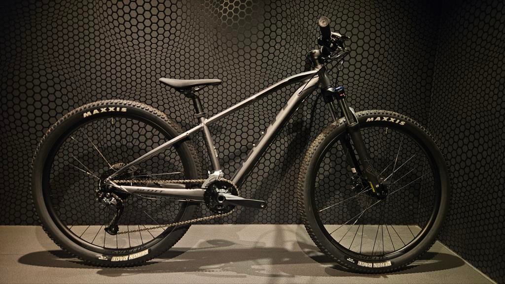 Scott aspect 750 xs € 779
‍️alu frame & regelbare verende, Fietsen en Brommers, Ophalen, Nieuw, Jacky.sport@telenet.be, Belgie