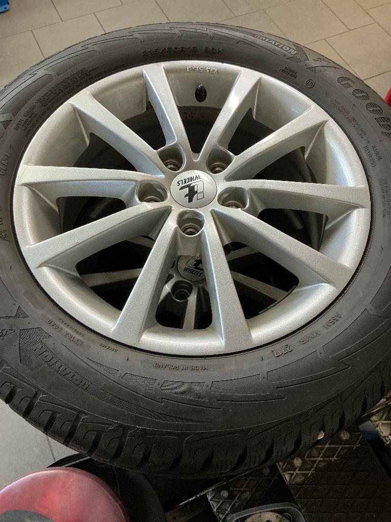 Winterset, banden en alu velgen, Auto-onderdelen, Banden en Velgen, Band(en), Winterbanden, 16 inch, 215 mm, Personenwagen, Gebruikt