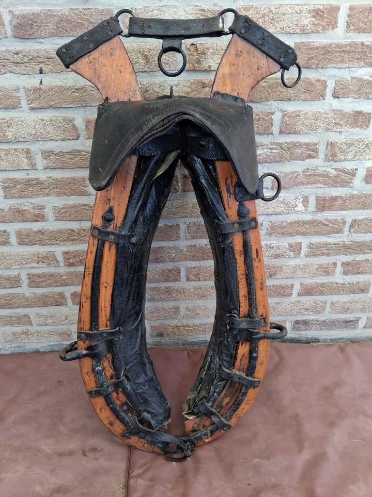 GRATIS Antiek paardenhaam/gareel, Enlèvement