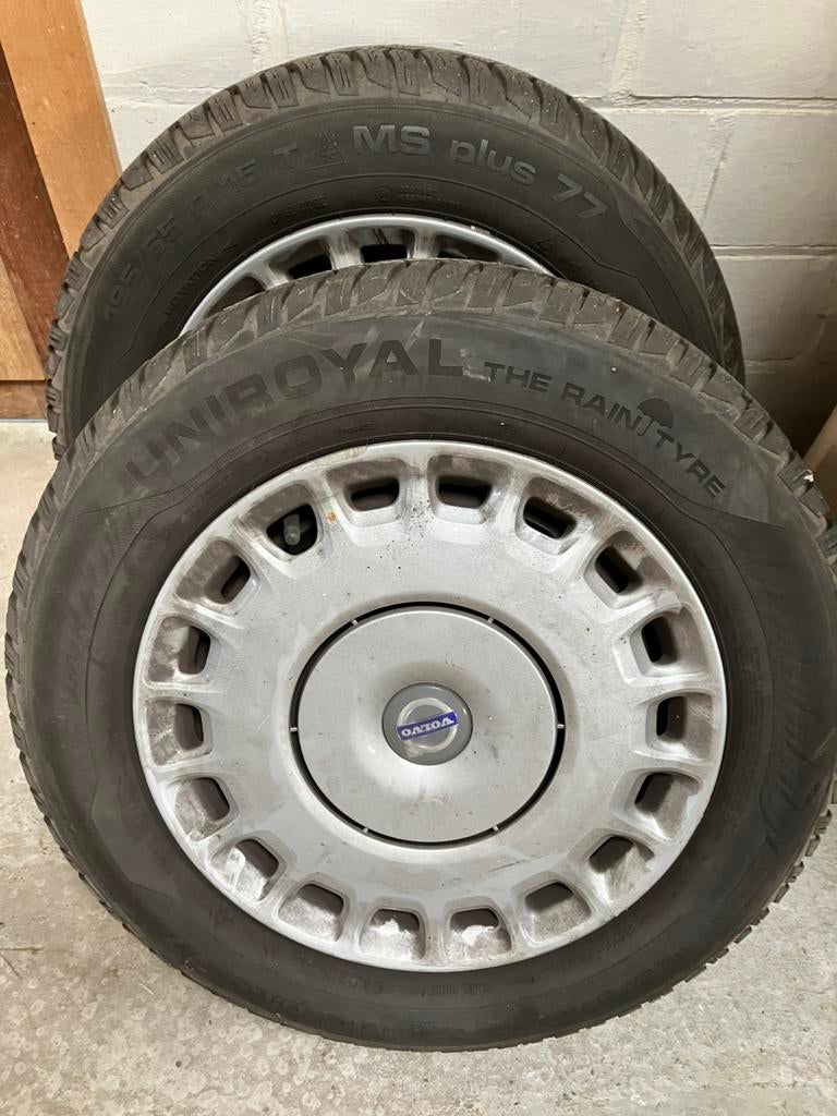 Winterbanden volvo V50 met sierdeksel, Auto-onderdelen, Banden en Velgen, Ophalen, Gebruikt, Banden en Velgen, Winterbanden