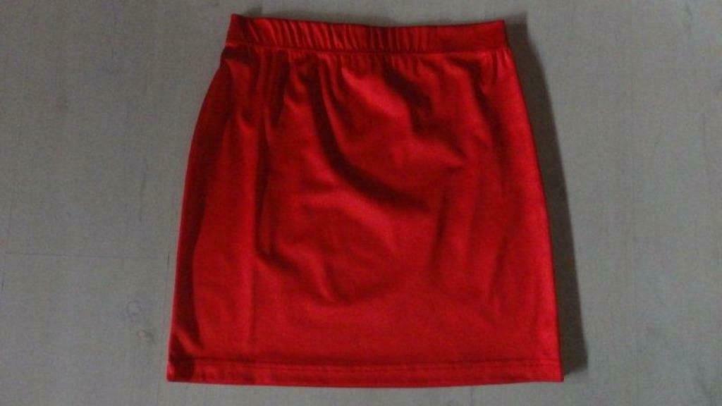 korte rode rok M, Kleding | Dames, Rokken, Zo goed als nieuw, Boven de knie, Rood, Ophalen