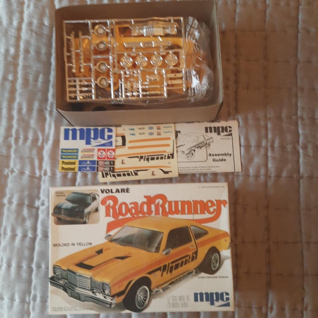 KIT VINTAGE ROAD RUNNER PLYMOUTH VOLARE.1/25. NOUVEAU., Hobby & Loisirs créatifs, Modélisme | Voitures & Véhicules, Neuf, Voiture