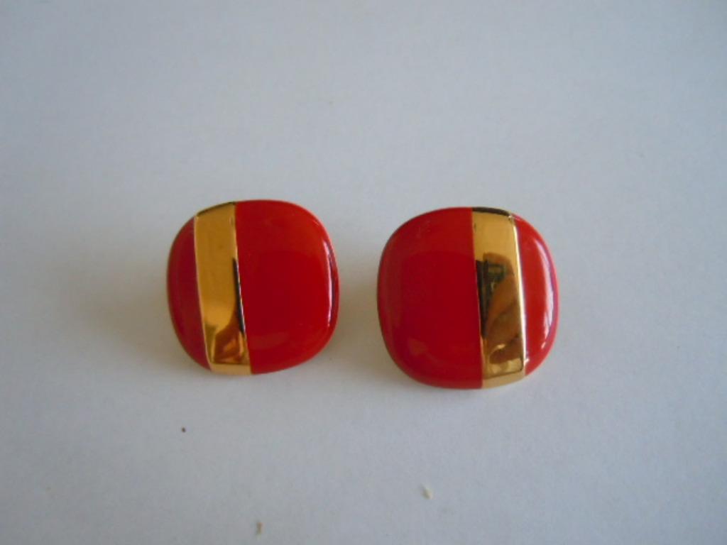 Vintage oorbellen - Monet - clip, Handtassen en Accessoires, Oorbellen, Ophalen of Verzenden, Zo goed als nieuw, Rood, Overige materialen
