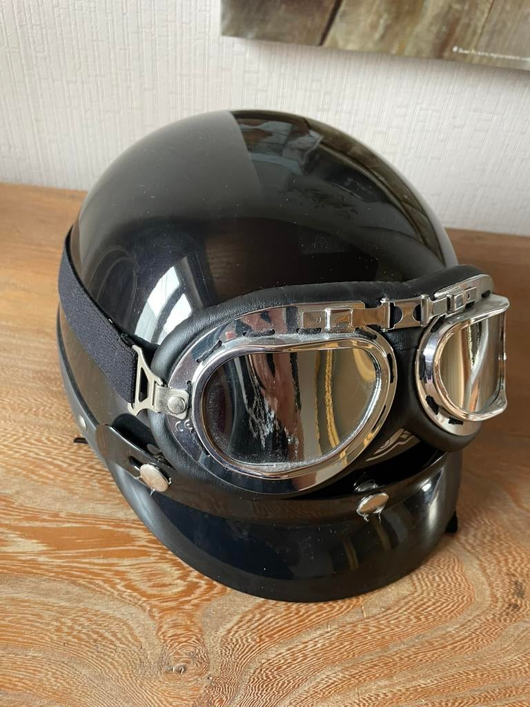 Casque noir, Motos, Enlèvement