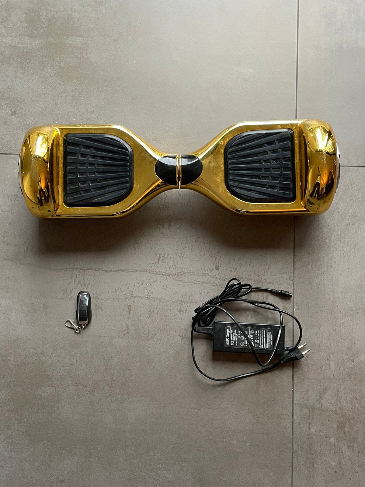 Hoverboard doré + chargeur + télécommande, Enfants & Bébés