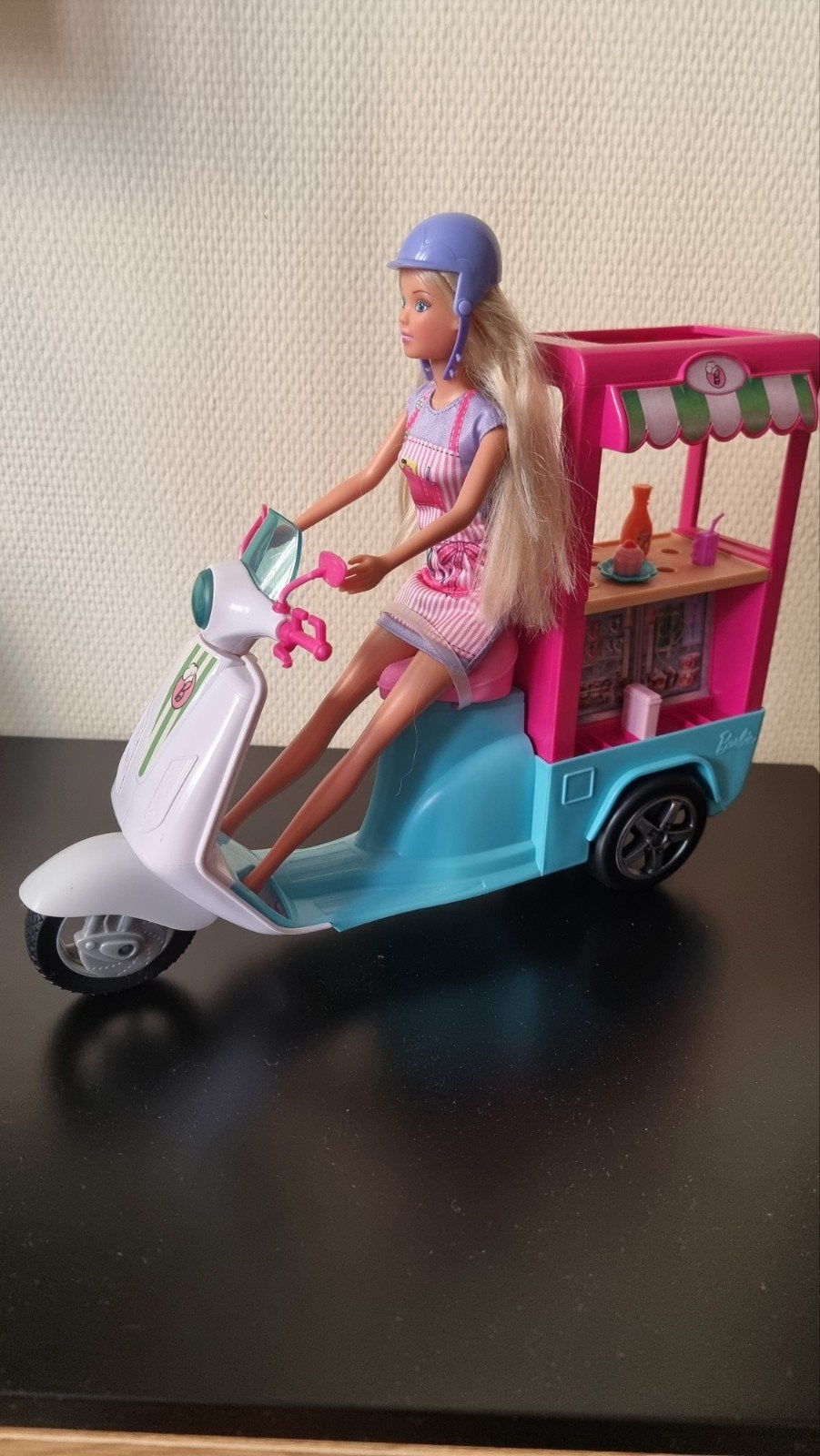 Scooter barbies, Enlèvement