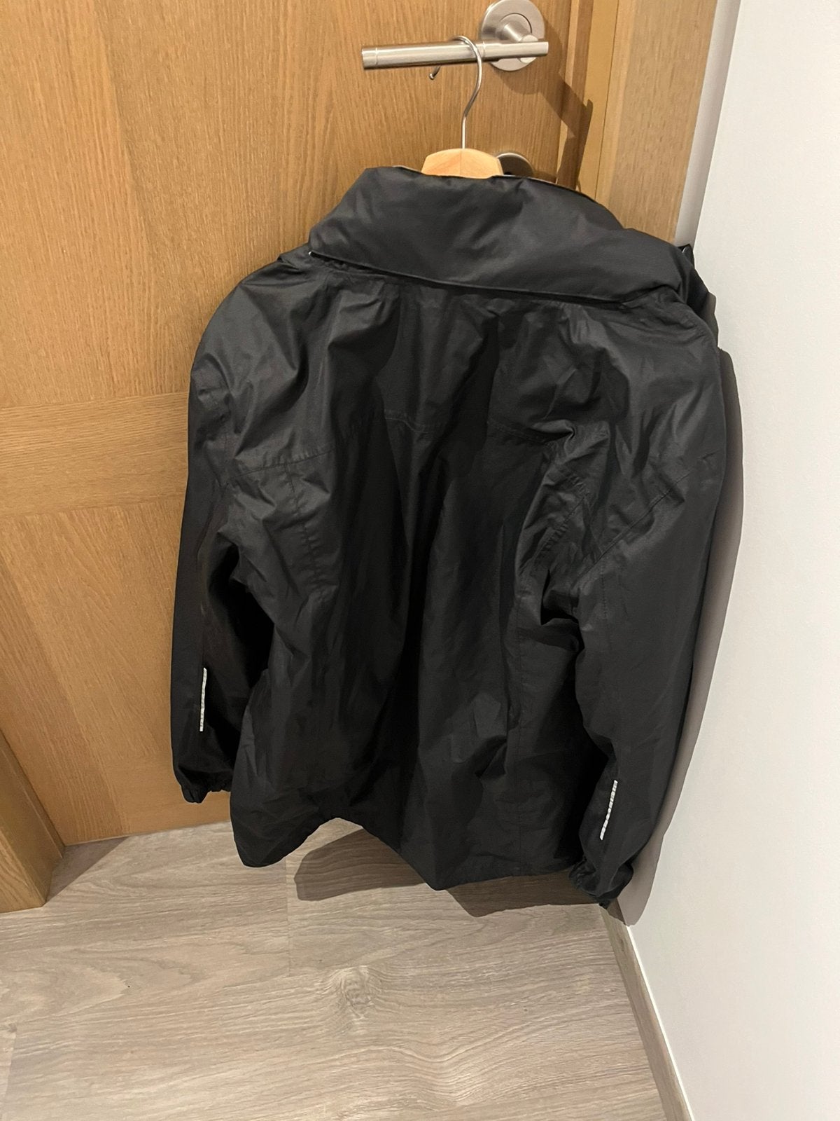 Een regenjas heren maat xl, Kleding | Heren, Jassen | Zomer, Ophalen, Zo goed als nieuw, Maat 56/58 (XL), Zwart