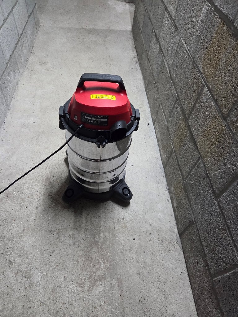Nat(vuilwater)/Droogzuiger 30 liter te huur, Ophalen, Zo goed als nieuw