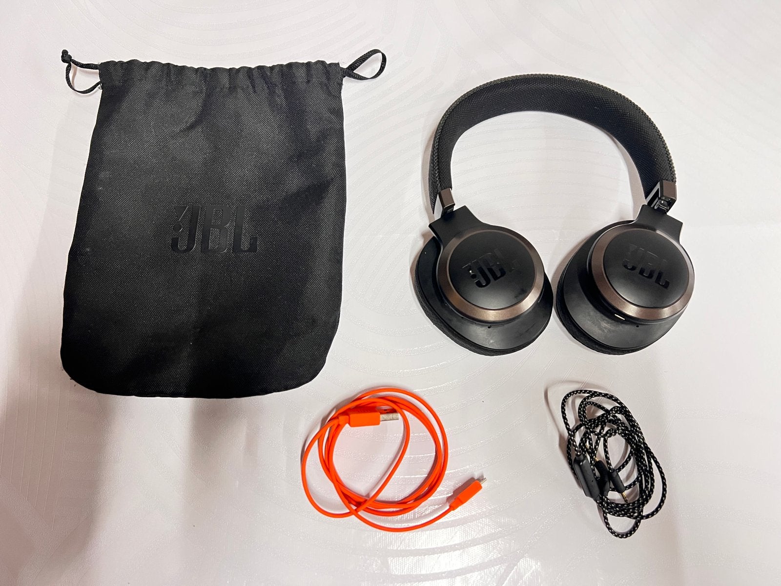 JBL CASQUE BLUETOOTH AVEC HOUSSE ET CHARGEUR, TV, Hi-fi & Vidéo, Casques audio, Enlèvement ou Envoi, Comme neuf, JBL, Bluetooth