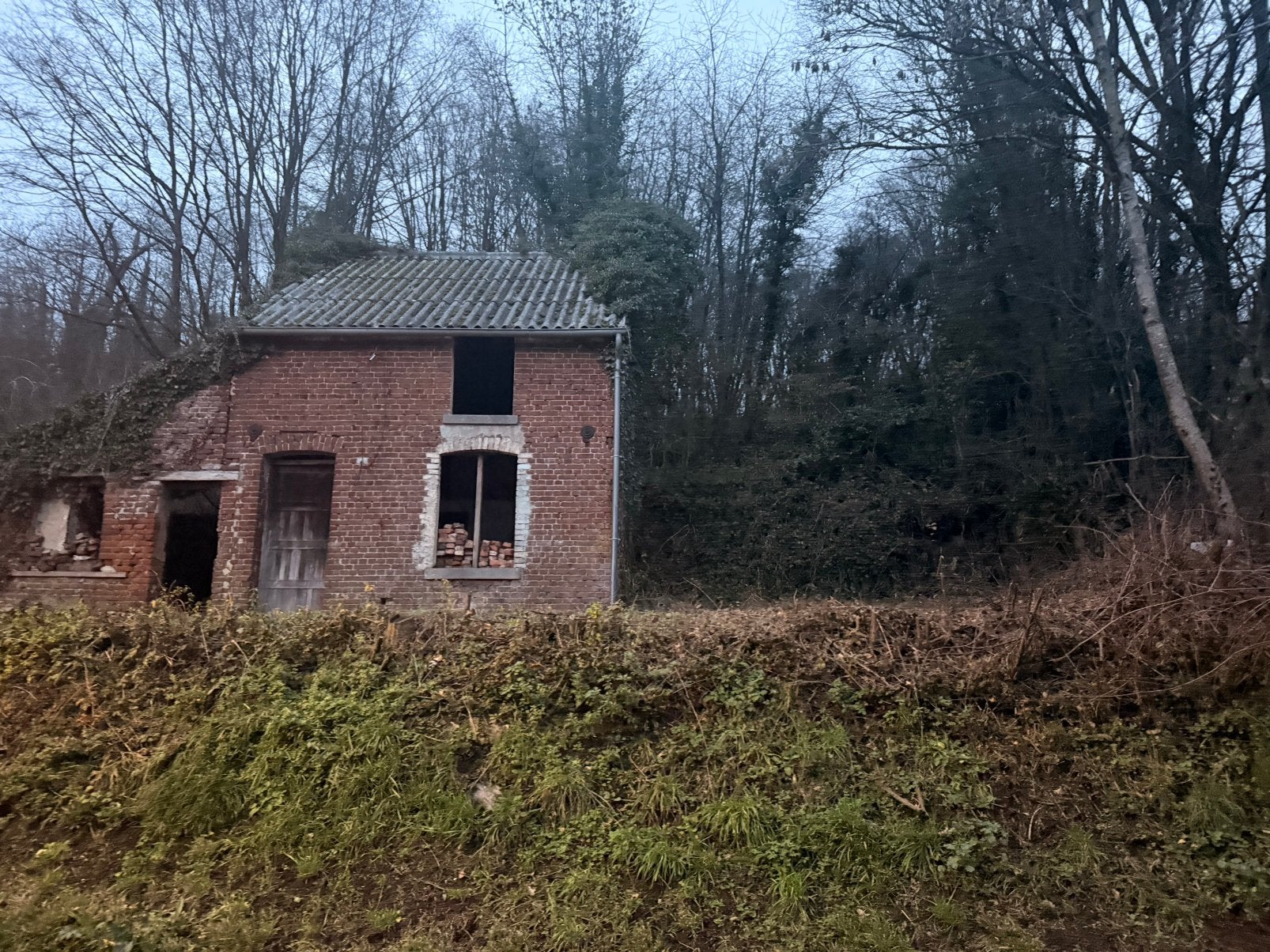 Maison à rénover entièrement, Immo