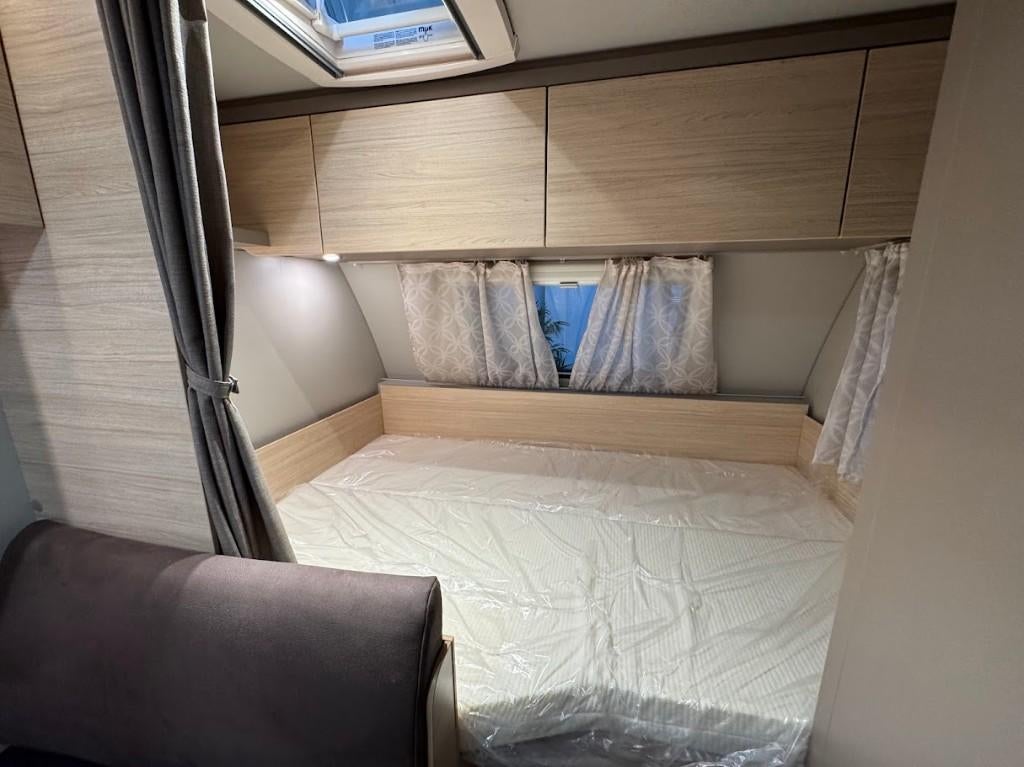 Weinsberg Caracito 470 QDK stapelbedden,mover,luifel, Vast bed, Bedrijf, Treinzit, Knaus