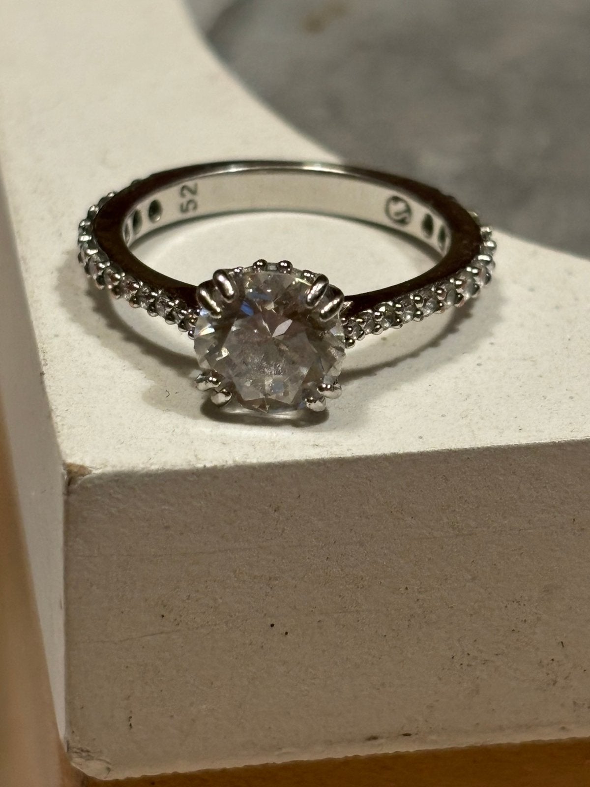 Dames ring swarovski maat 52, Handtassen en Accessoires, Ringen, Ophalen, Zo goed als nieuw