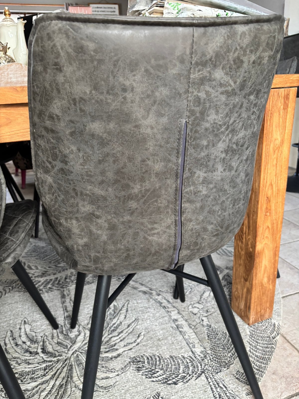 Lot de 12 chaises, 4 tabourets, Synthétique, Enlèvement, Utilisé