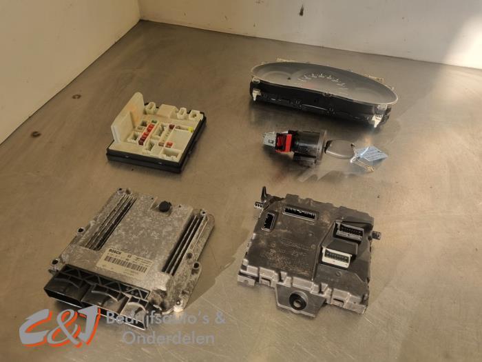 Kontaktslot + computer van een Renault Master, Gebruikt, -, Renault, -