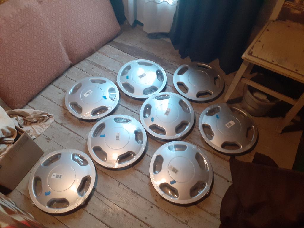 2 sets 13 inch wieldoppen — 8 nieuwe stuks, Ophalen, Nieuw