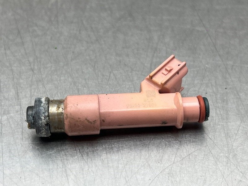 INJECTOR BRANDSTOF Toyota Yaris III (P13) (|2325021091|), Gebruikt, Dhr. M. Roggen, Toyota, Marinus@Japoto.nl