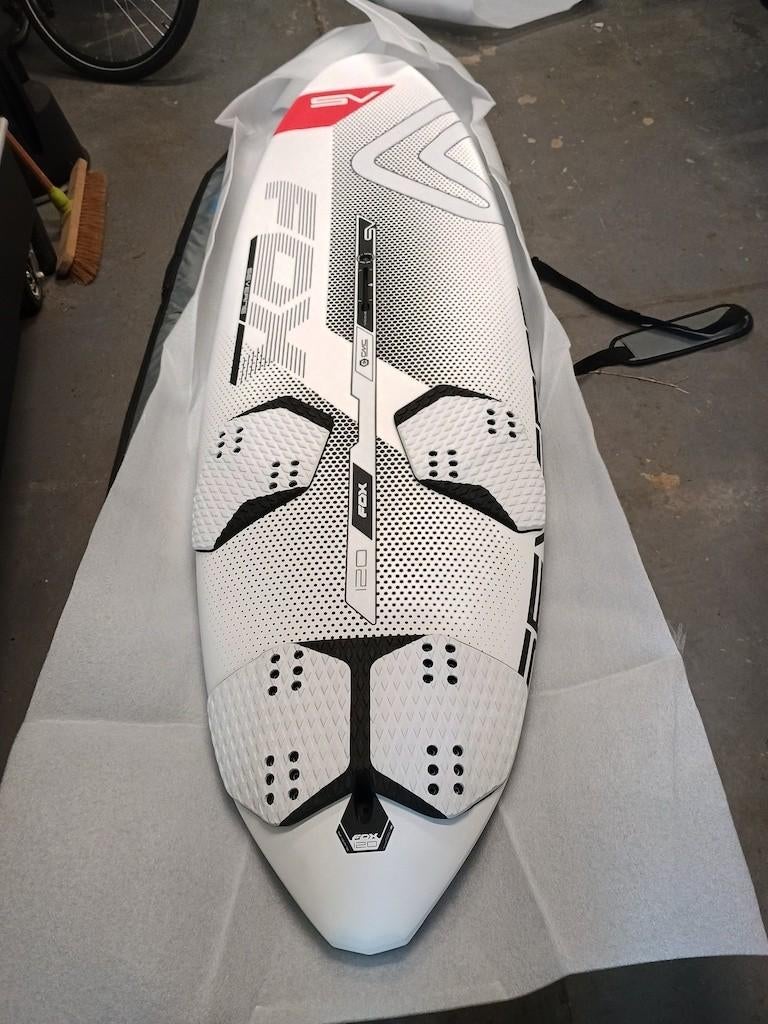 Severne Fox HD 120 , nagelnieuw met nieuwe dikke boardbag, Watersport en Boten, Windsurfen, Ophalen