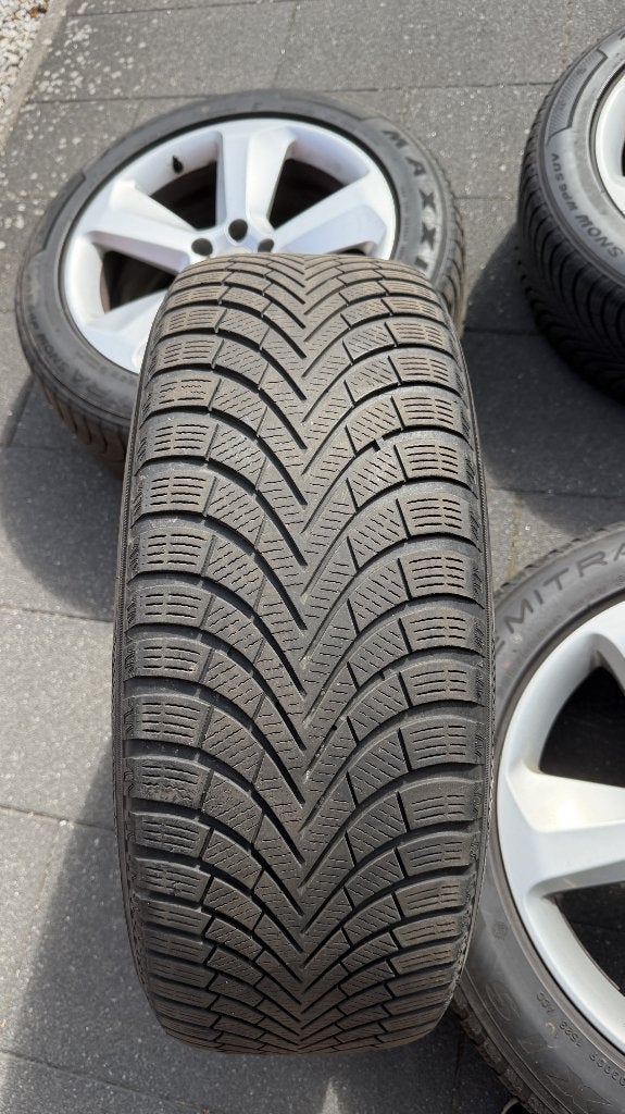 Jantes Audi Q5 d'origine avec des pneu d'hiver, Pneus hiver, Véhicule tout-terrain, Jante(s), 19 pouces