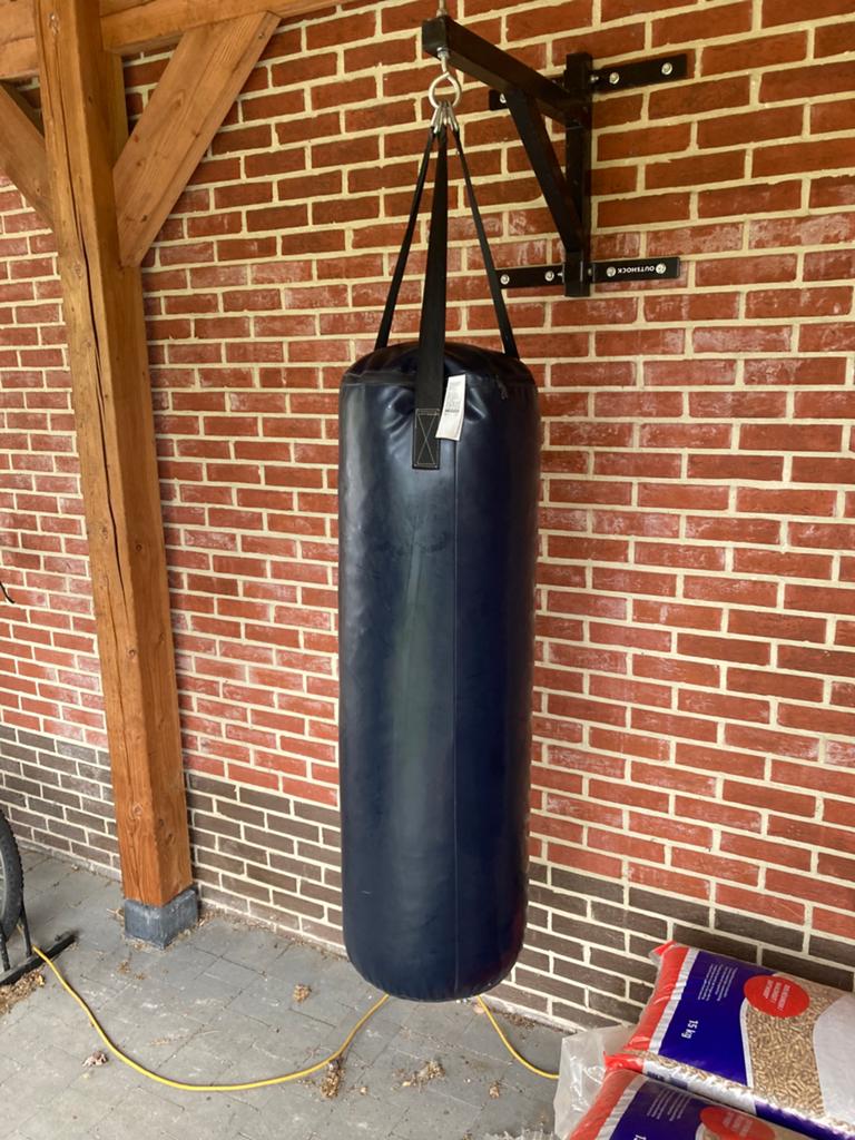 Sac de boxe avec support mural, Enlèvement, Comme neuf, Sac de boxe