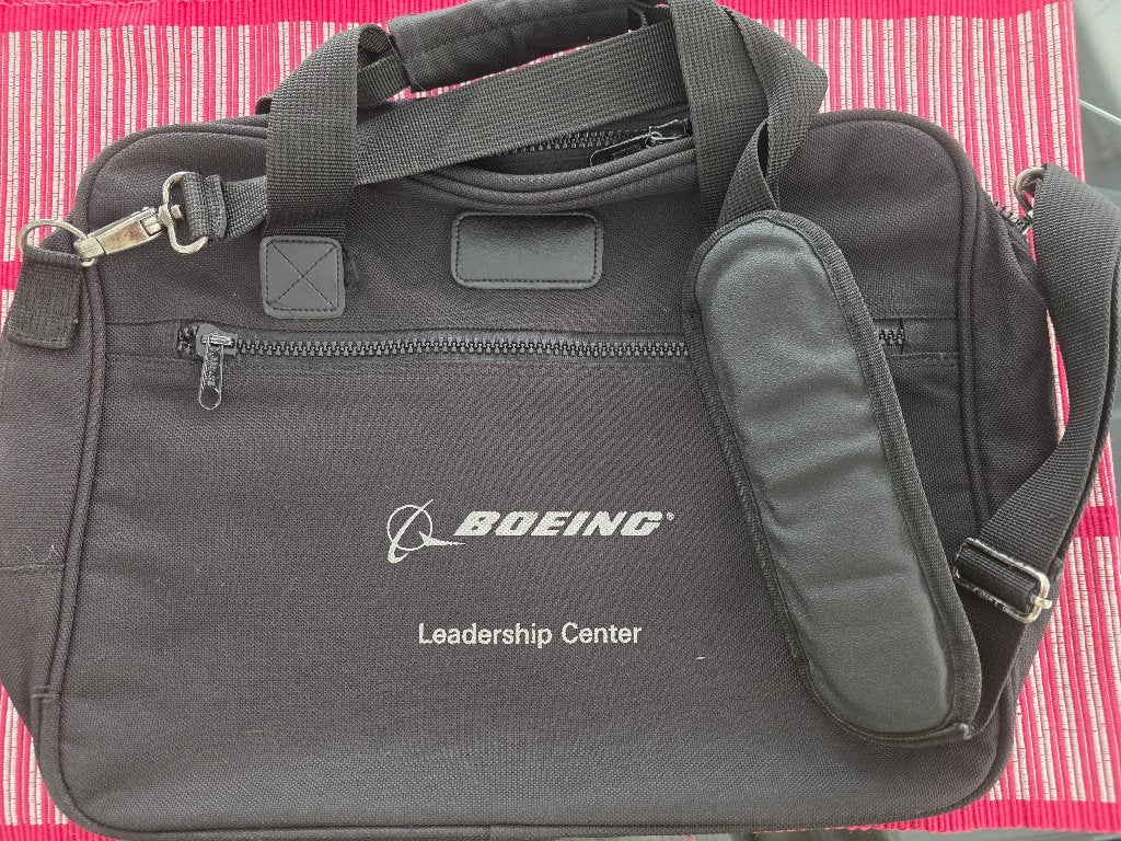 Porte documents  "Boeing Leaderdhip Center", Bijoux, Sacs & Beauté, 30 à 40 cm, Comme neuf, Enlèvement, Porte-documents ou Cartable