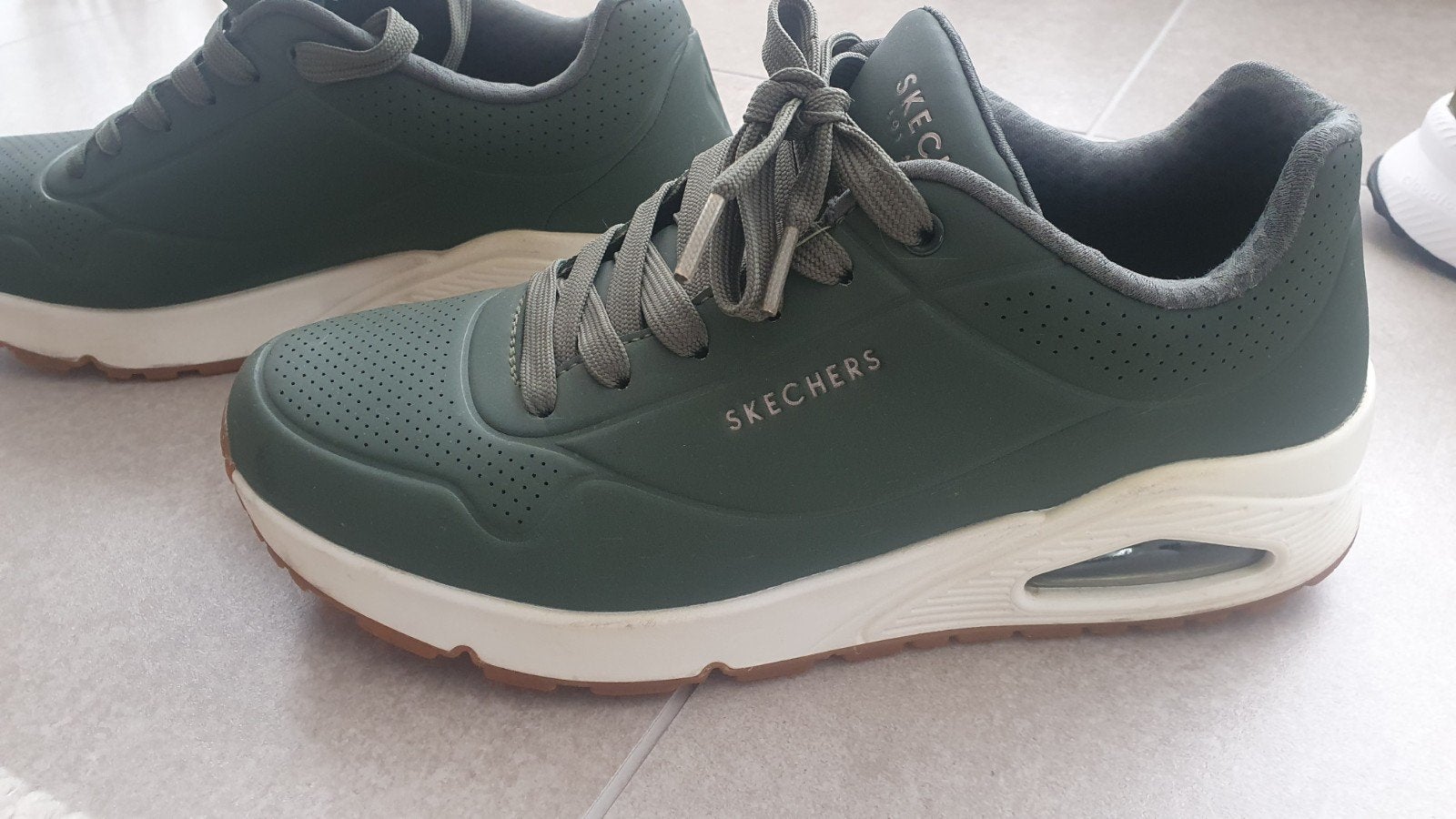 SKECHERS 42, Ophalen