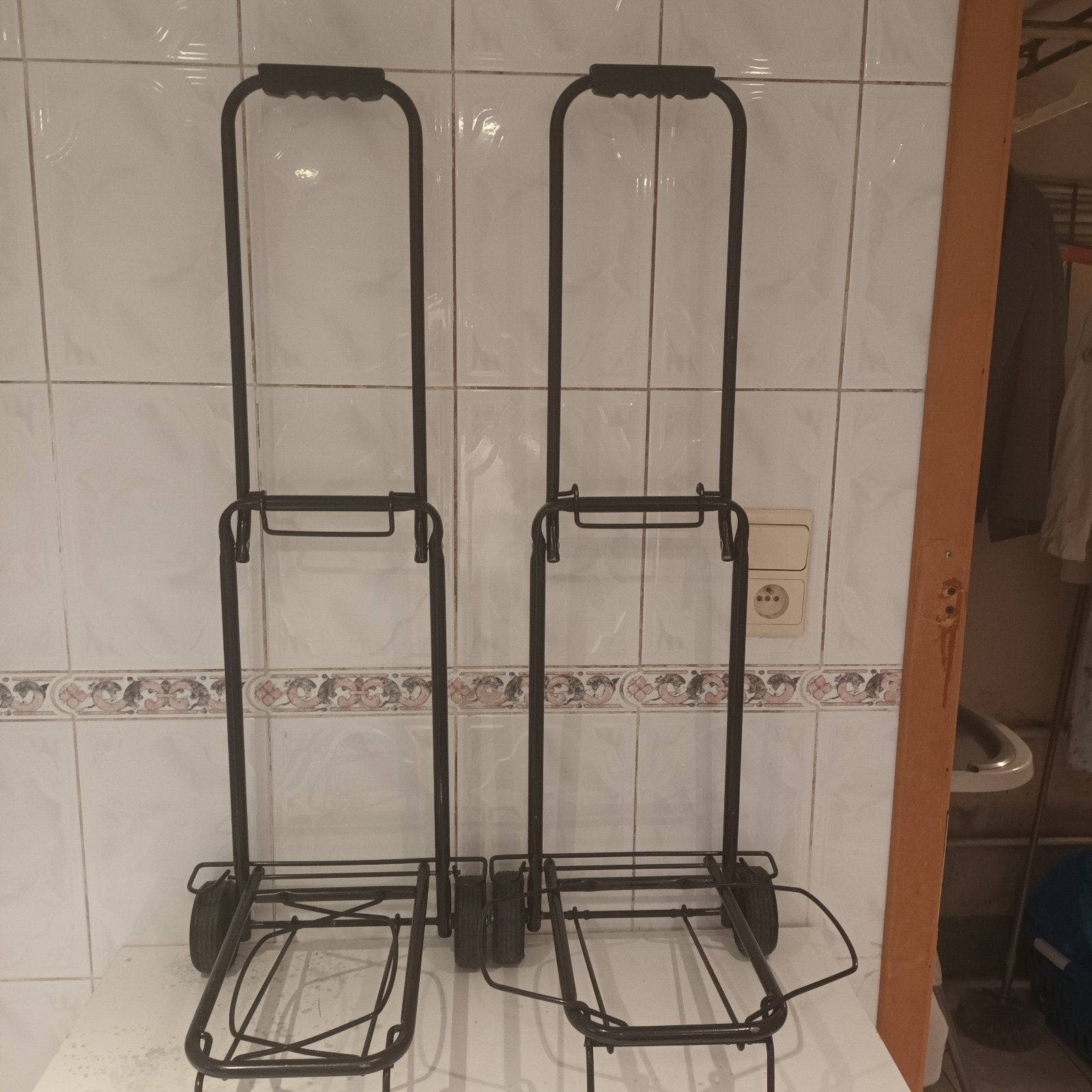 2 Chariots pliable  casi neufs 50€ les 2, Bricolage & Construction, Transpalettes, Enlèvement