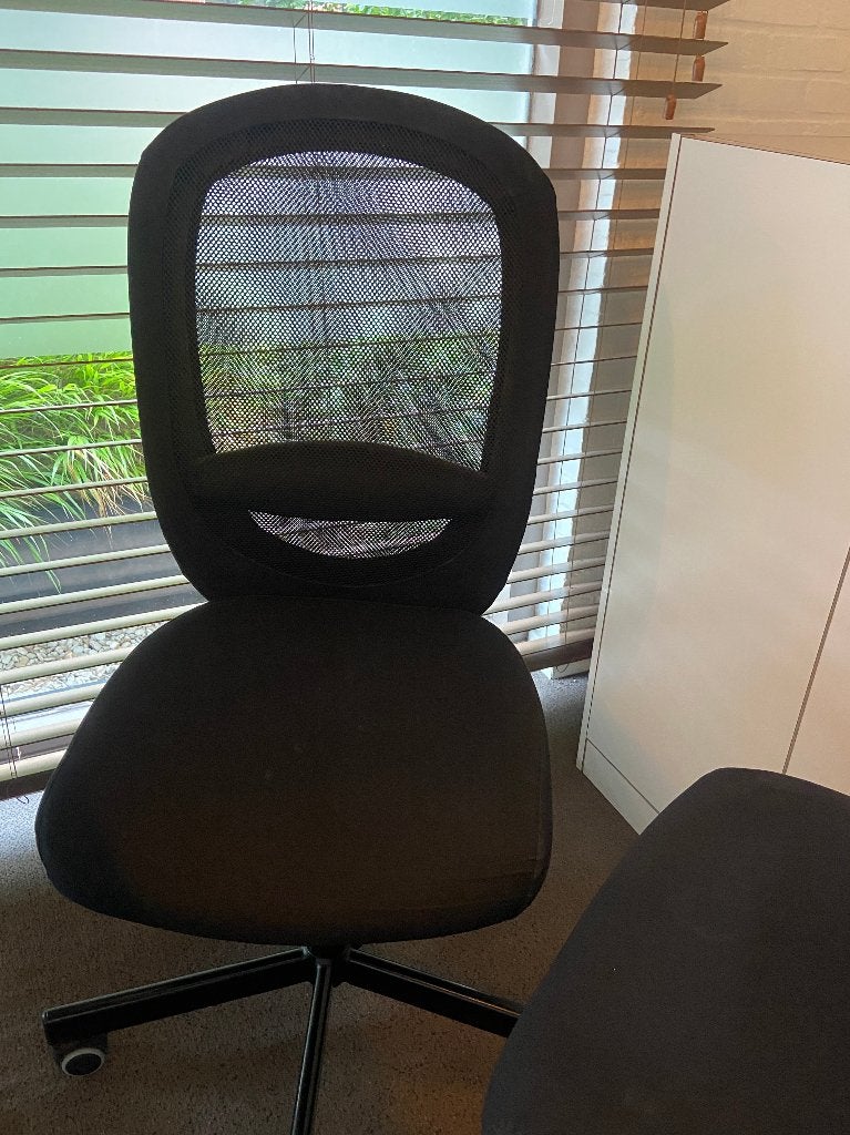 10 dezelfde bureaustoelen (ophalen te Hasselt/Godsheide), Ophalen