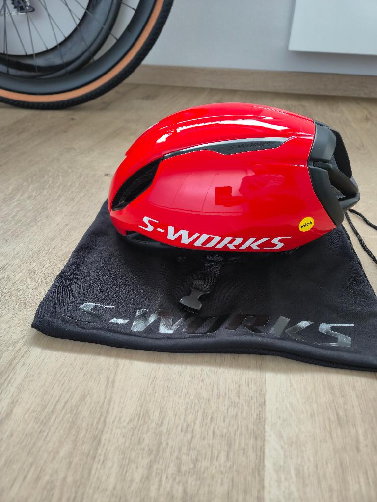 S-works Evade 3 maat S rood in nieuwstaat, Ophalen of Verzenden, Zo goed als nieuw, S, Specialized s-works