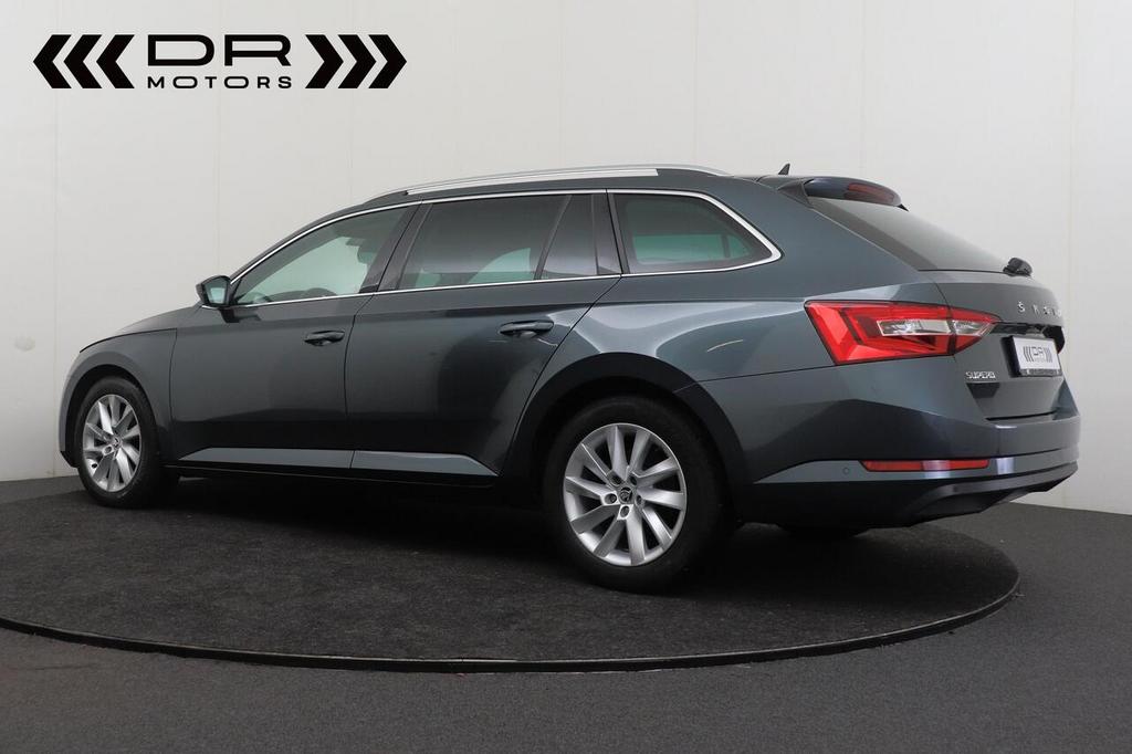 Skoda Superb COMBI 1.6CRTDI DSG  - APPLE CARPLAY/ANDROID -, Auto's, 4 cilinders, 0 kg, 120 pk, Bedrijf