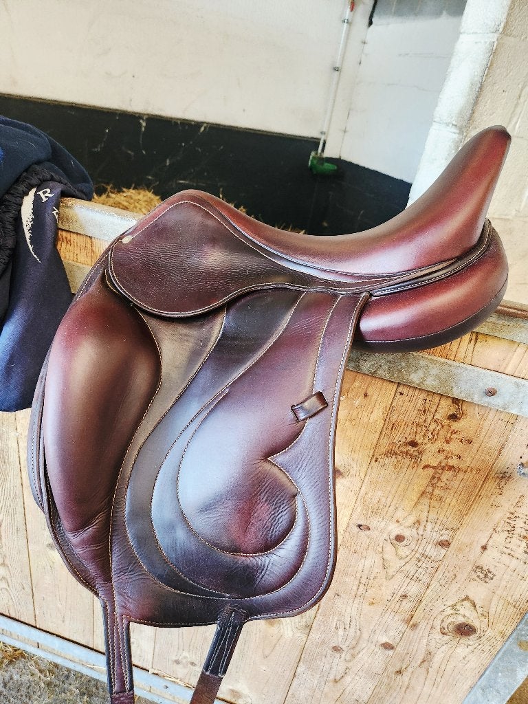 Selle de dressage, Animaux & Accessoires, Enlèvement ou Envoi, L (17.5 pouces), Moyen, Comme neuf