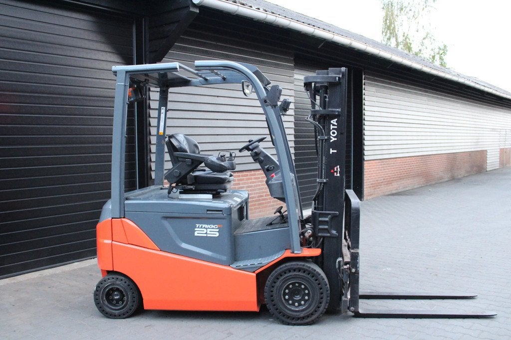 Toyota 8FBMKT25 heftruck elektrische triplex sidesift 4888 u, Zakelijke goederen, 2000 tot 3000 kg, Elektrisch, Heftruck, Toyota