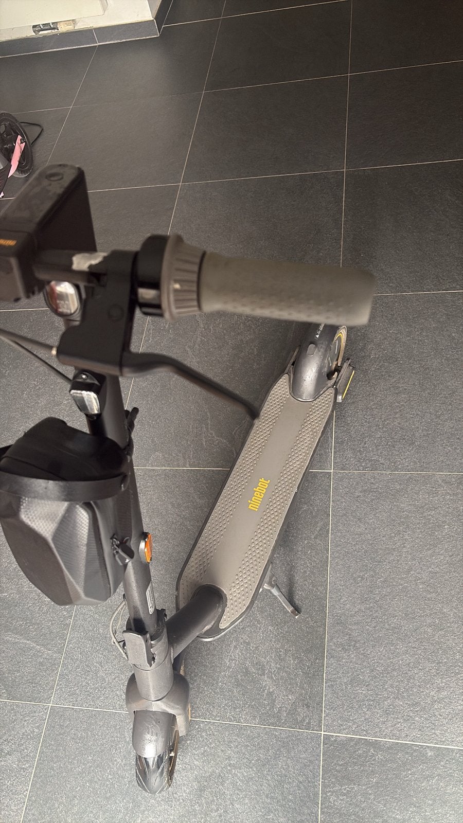 Ninebot G30 Max E2 en bon état avec sac, Vélos & Vélomoteurs, Enlèvement ou Envoi, Utilisé, Step électrique (E-scooter)