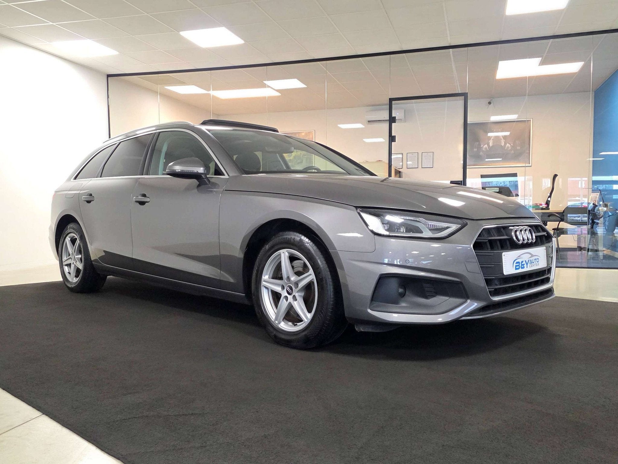Audi A4 Avant 30 TDi S tronic * Hybride * BTW AFTREKBAAR, Auto's, Stof, Euro 6, 4 cilinders, 136 pk