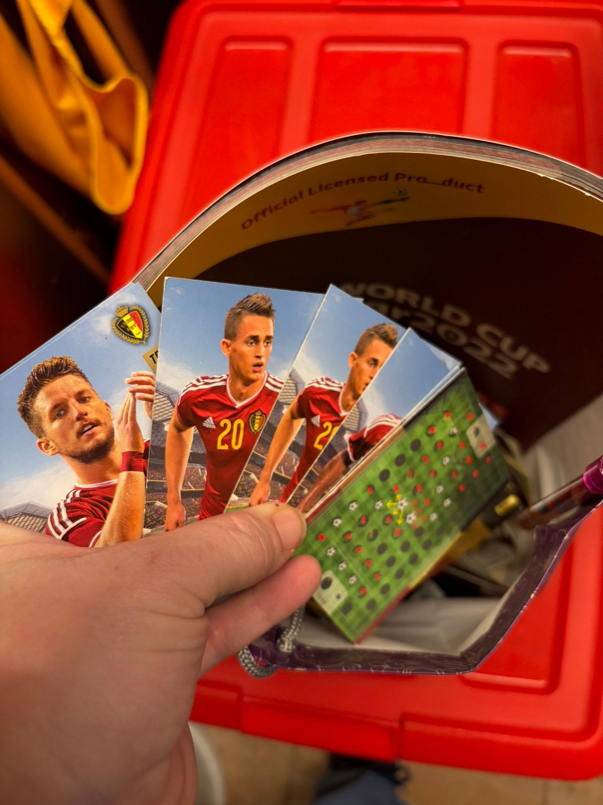 Fifa stickers + boek en 4 kegels, Hobby en Vrije tijd, Ophalen of Verzenden