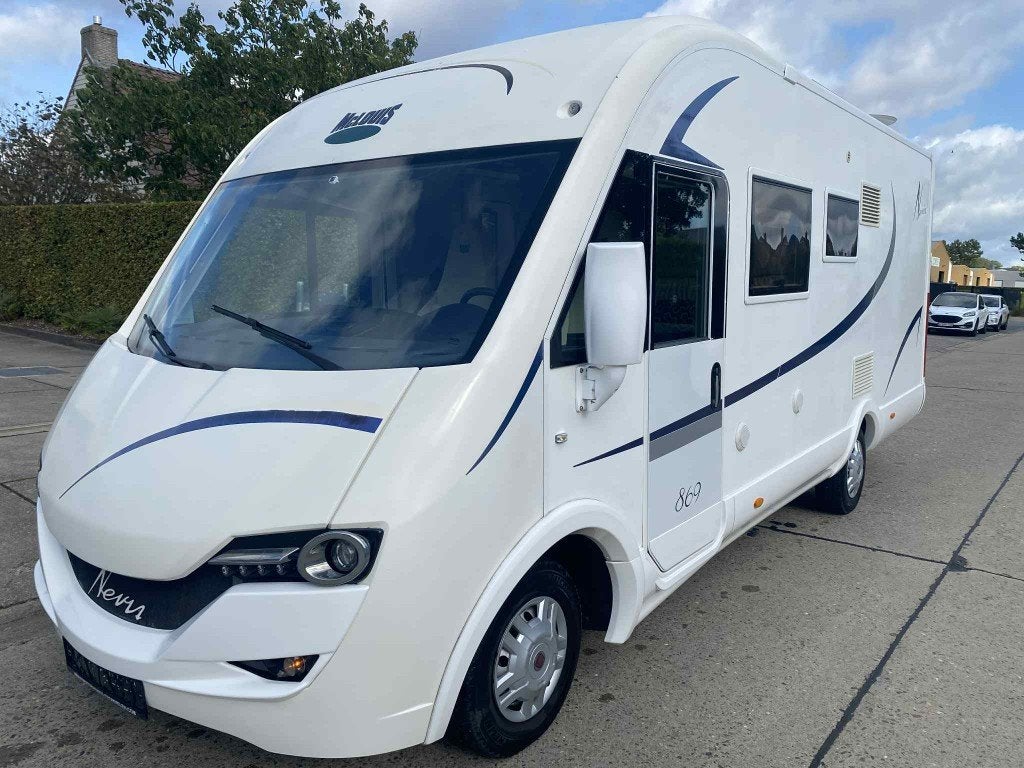 Mc Louis Nevis 869 G, Caravans en Kamperen, Mobilhomes, Integraal, Ringverwarming, Fiat, Fietsendrager
