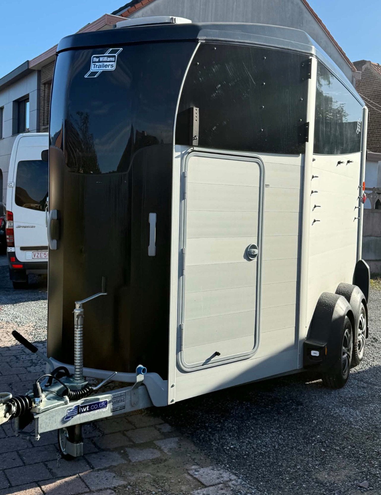 Ifor williams HBX 511 vooruitloop 2022 in top staat, Ophalen, Zo goed als nieuw, Polyester, 2-paards trailer