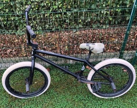 Vélo acrobatique BMX avec accessoires, Repose-pieds, Acier, Enlèvement, Utilisé