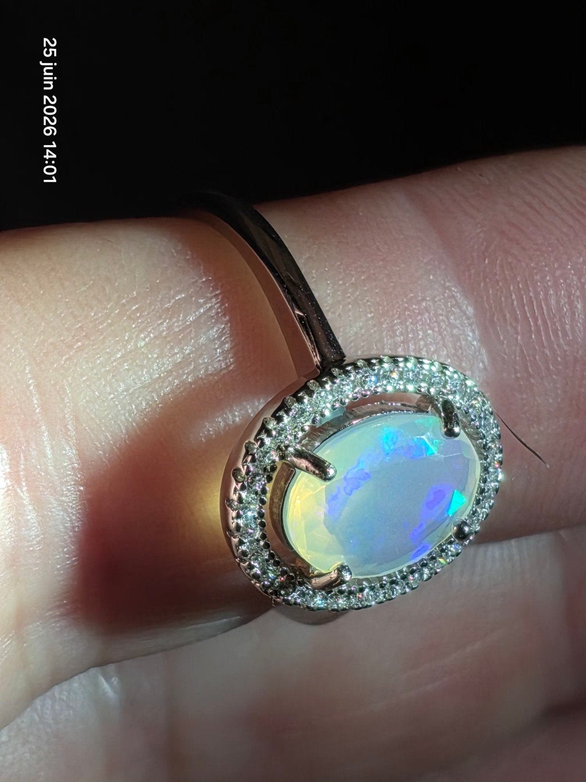 Bague en argent massif avec belle opale Welo d'Éthiopie, Bijoux, Sacs & Beauté, Pendentifs, Neuf, Argent, Argent, Avec pierre précieuse