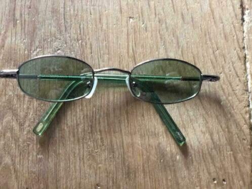 zonnebril voor tiener/jong volwassene, Handtassen en Accessoires, Zonnebrillen en Brillen | Dames, Ophalen, Zo goed als nieuw
