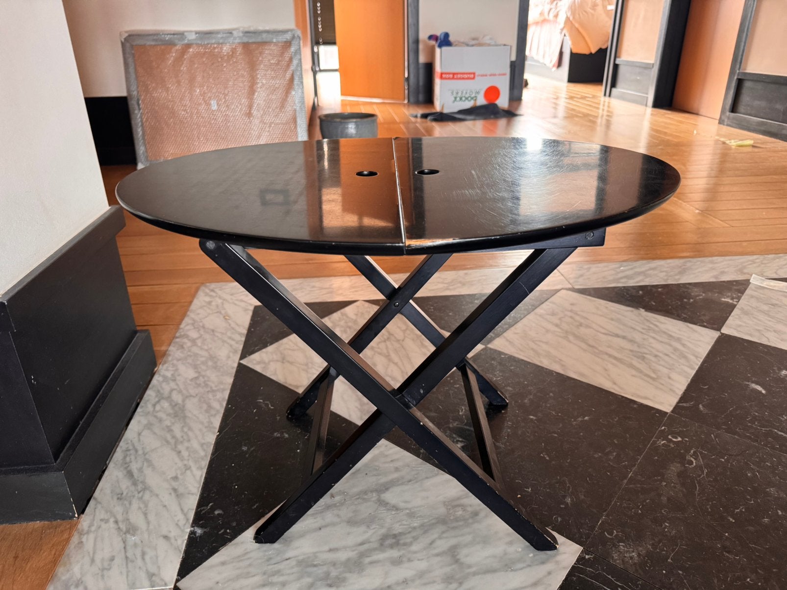 Table design Promemoria Battista — RETRAIT DU 25 AU 26 AOÛT, Jusqu'à deux personnes, Enlèvement, Utilisé, 50 à 100 cm