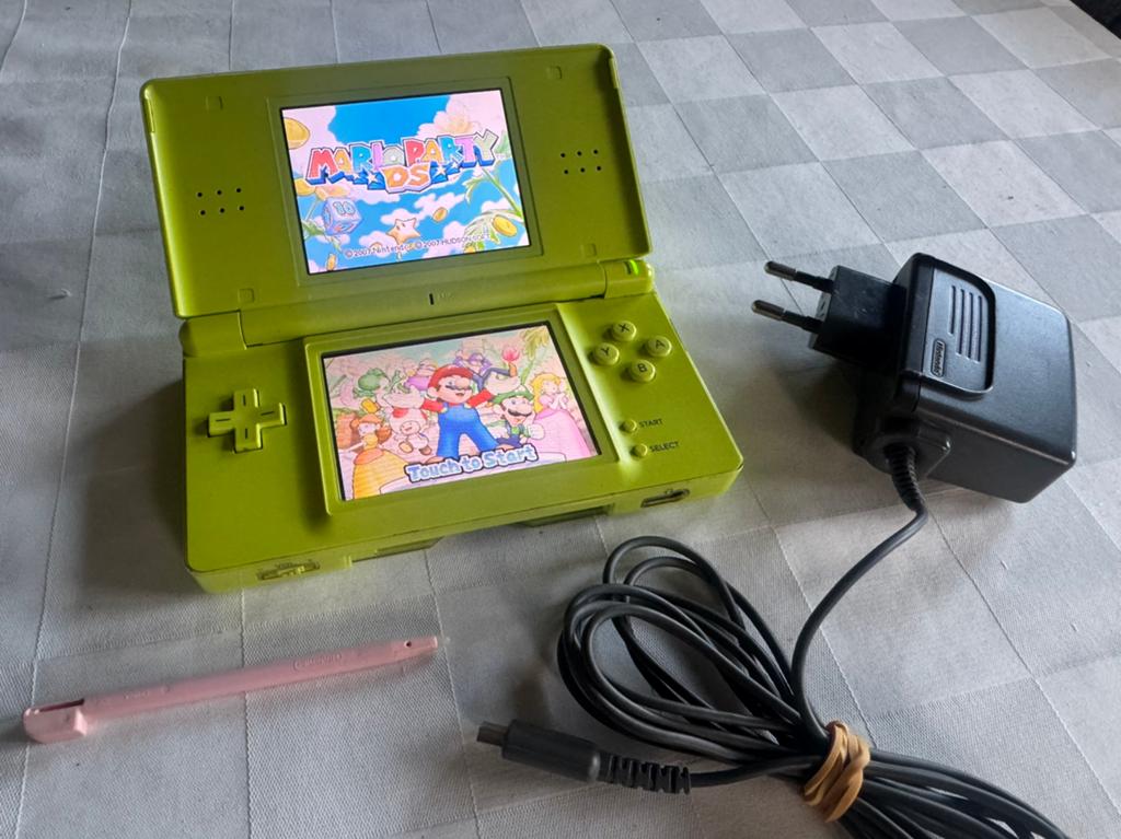 Nintendo DS lite, Games en Spelcomputers, Spelcomputers | Nintendo DS, Ophalen of Verzenden, Zo goed als nieuw, DS Lite