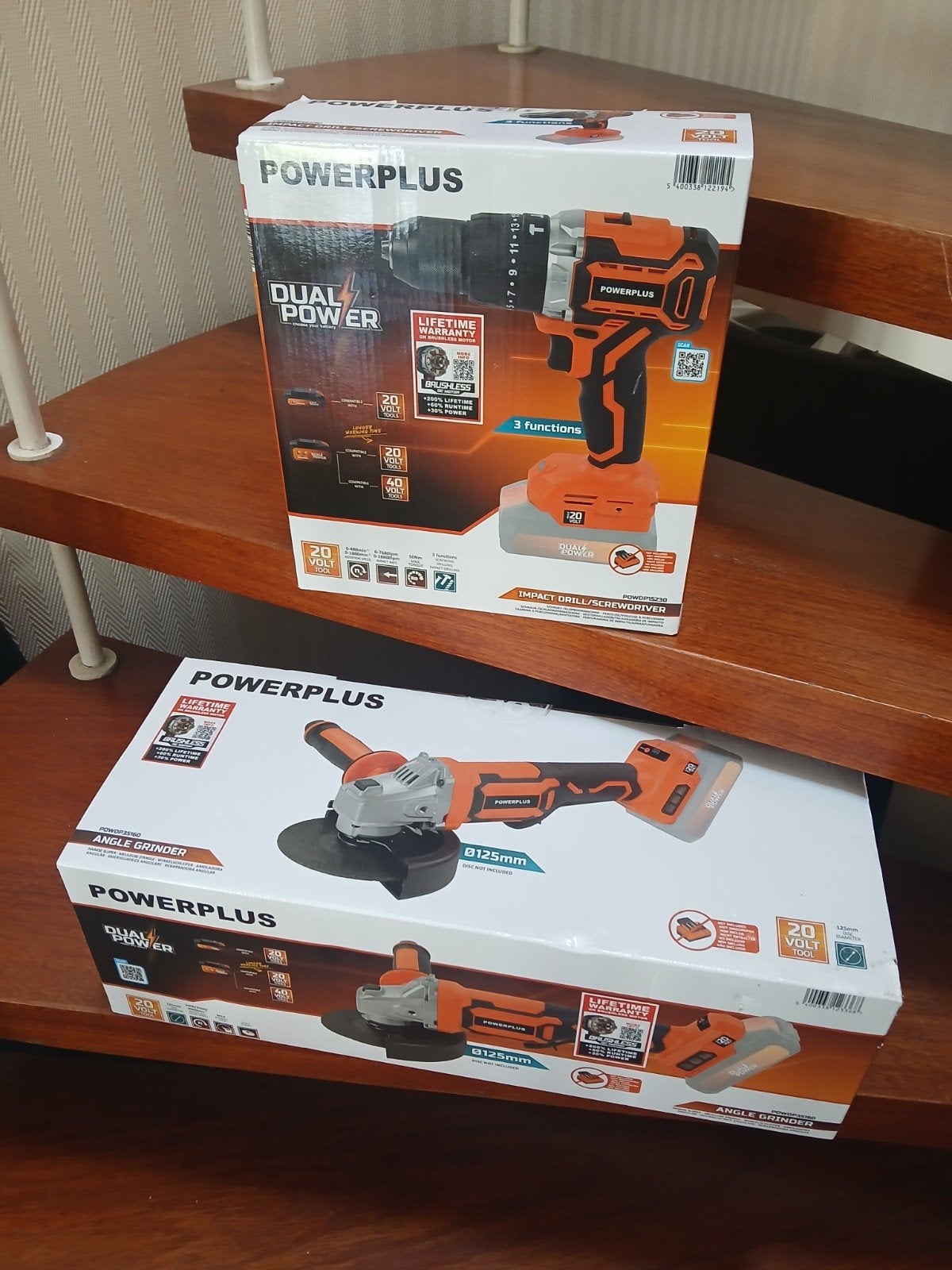 Nieuw Slijpschijf & schroef-/klopboormachine(nooit gebruikt), Doe-het-zelf en Bouw, Gereedschap | Slijpmachines, Ophalen