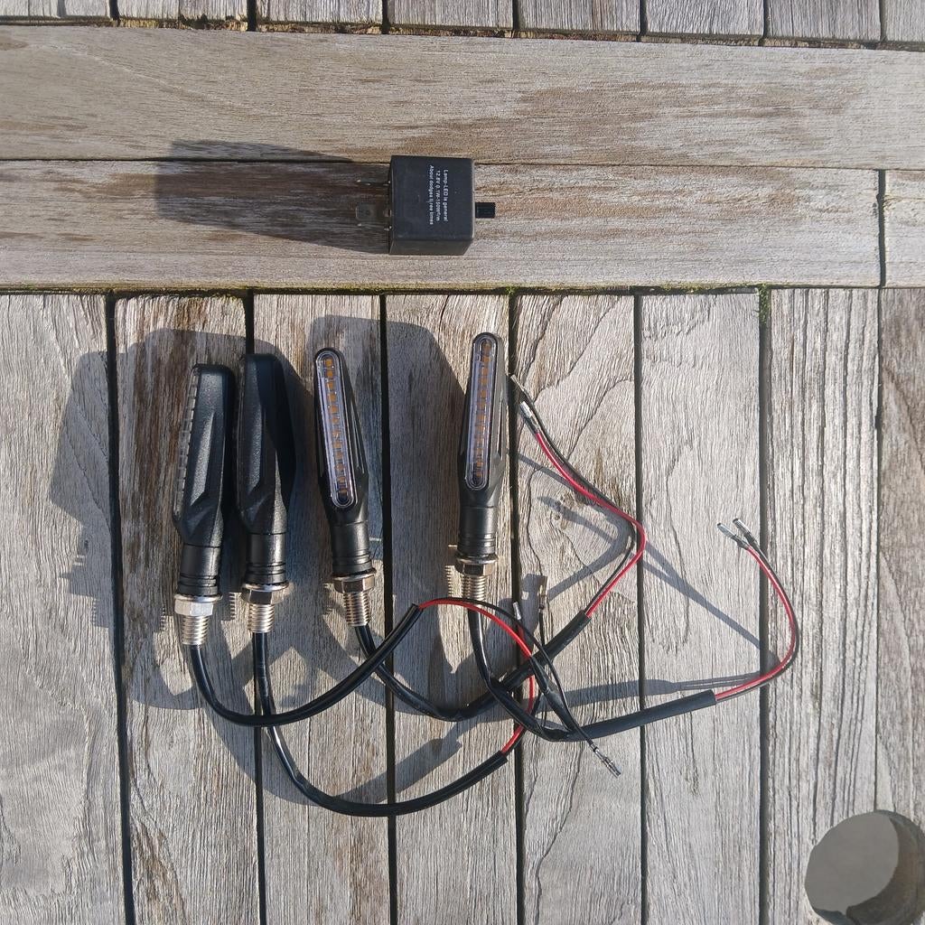 LED pinkers 4 + led knipperrelais, Fietsen en Brommers, Ophalen