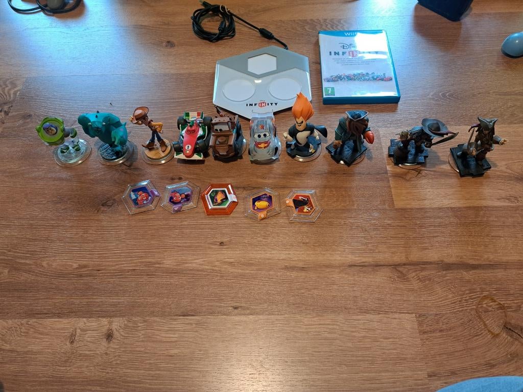 Jeu Wii U Disney Infinity avec portail et personnages, Enlèvement ou Envoi
