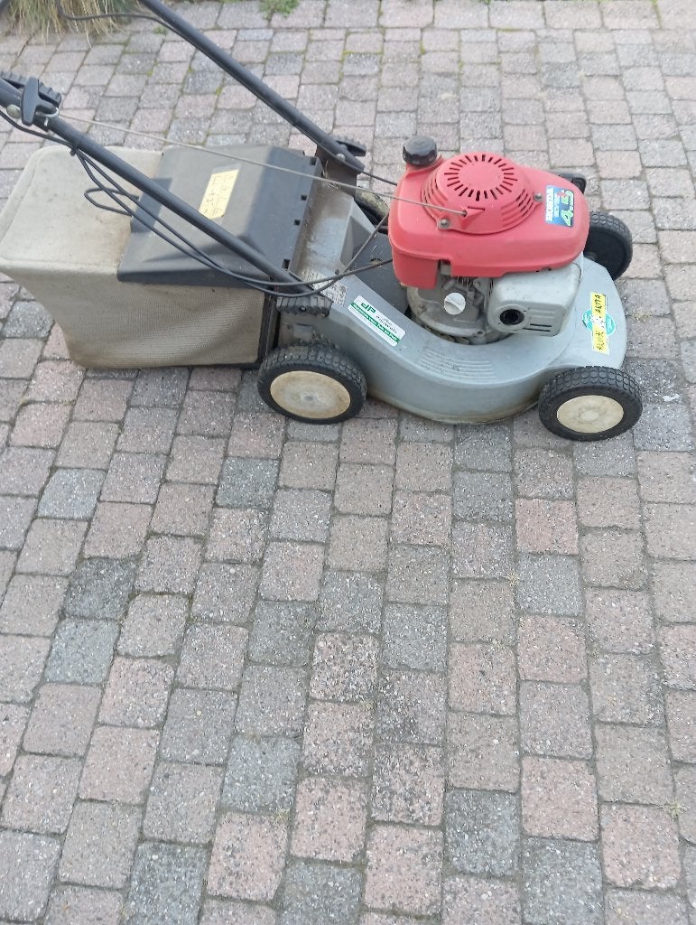 Honda Grasmaaier wegens sterfgeval ( 100€ ), Tuin en Terras, Ophalen, Gebruikt, Honda., Opvangzak