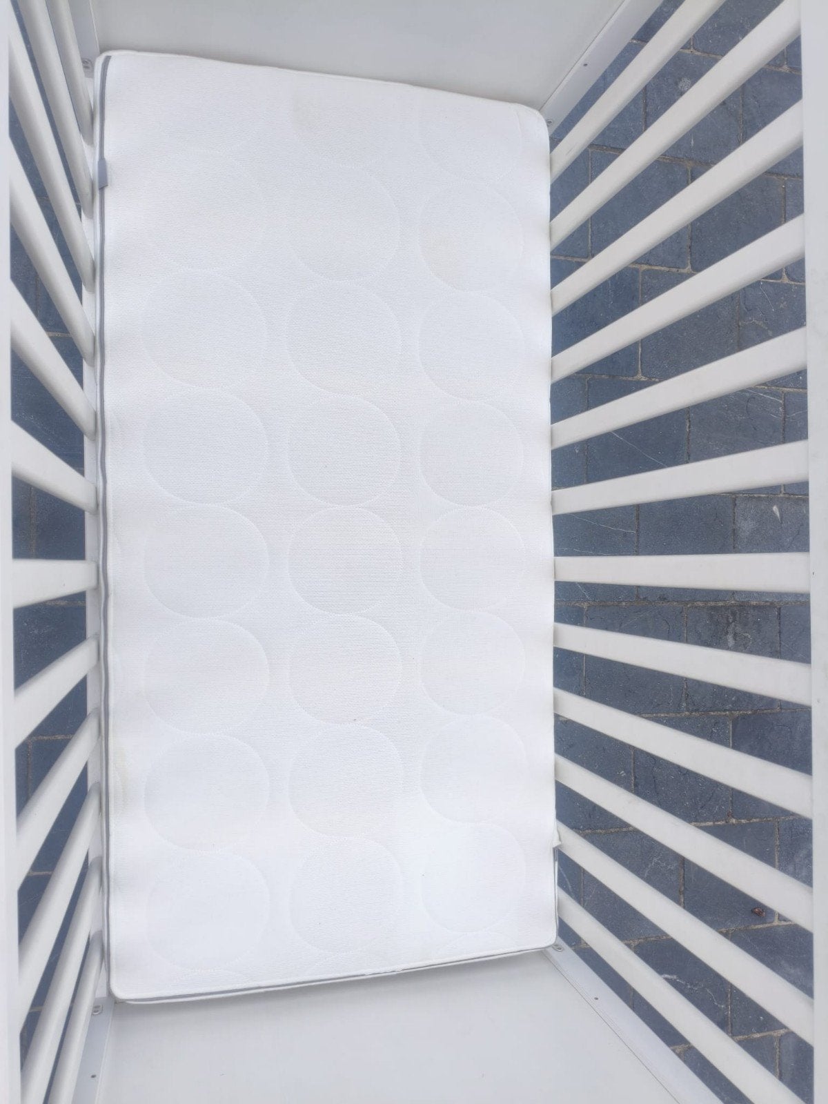 Babybed met matras, Kinderen en Baby's, Babyparken, Ophalen, Zo goed als nieuw, Rechthoekig, In hoogte verstelbaar