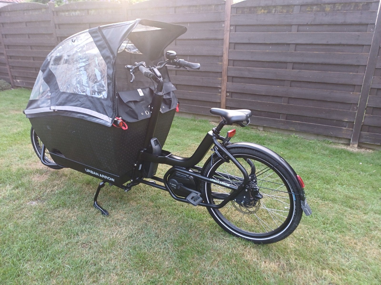 E bakfiets urban arrow family Bosch active line plus, Vélos & Vélomoteurs, Vélos | Vélos avec bac, Autres marques, Comme neuf