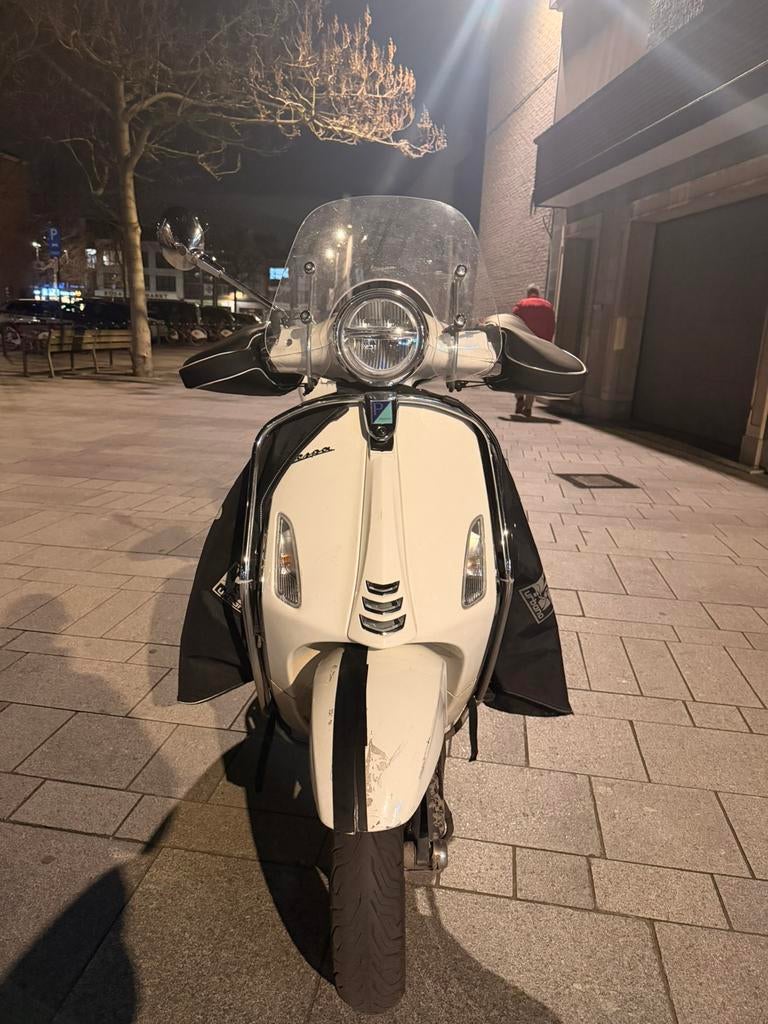 Vespa sprint 2023, Fietsen en Brommers, Snorfietsen en Snorscooters, Gebruikt, Vespa, Benzine, Ophalen